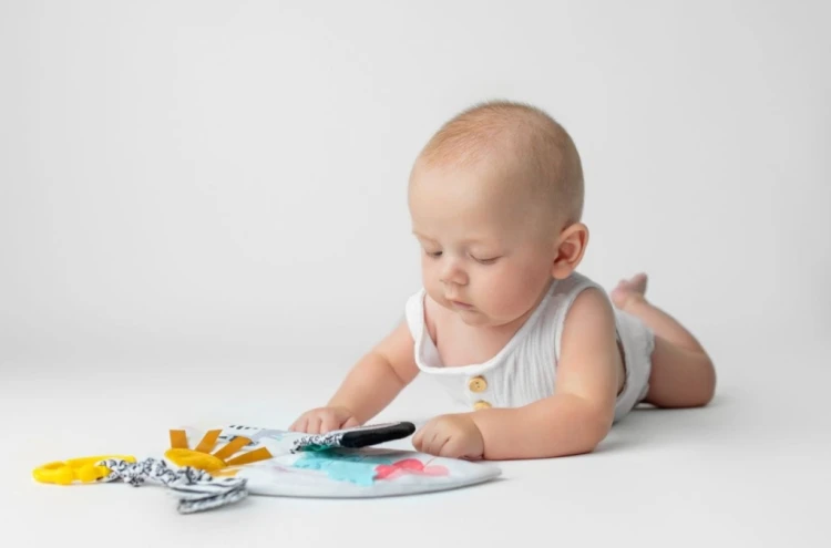 Szop Pedro Książeczka sensoryczna Mom's care