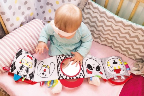 Książeczka sensoryczna lusterko osłona łóżeczka mom's care
